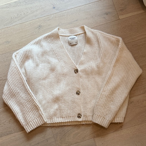 Abercrombie & Fitch Sweaters - Abercrombie & fitch ribbed cream cardigan